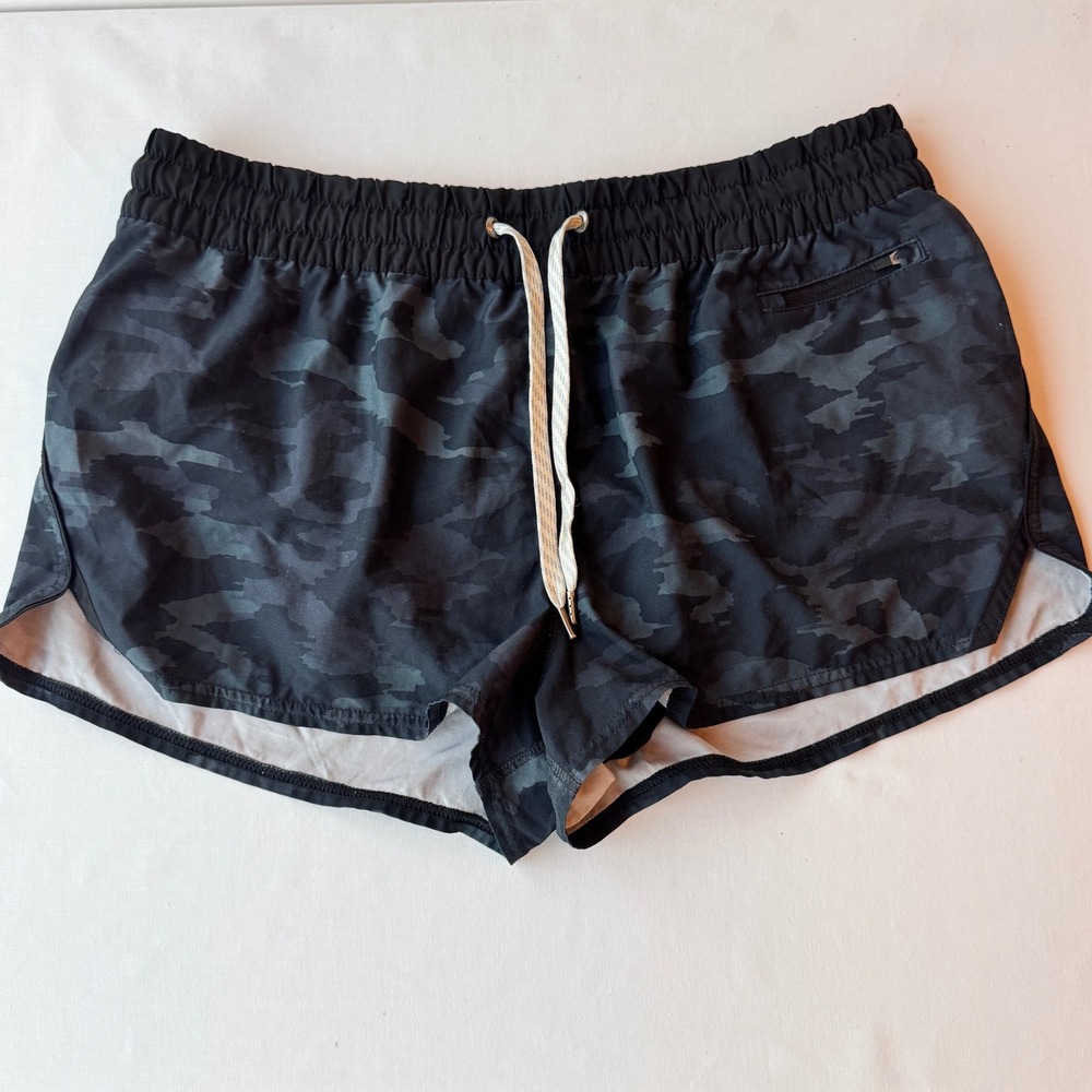 Vuori Clementine Shorts Womens Large Black Charcoal Camo Running Athletic Yoga